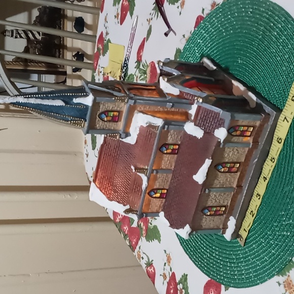 COLLECTIBLE LIGHTED PORCELAIN CHURCH  VILLAGE - Picture 4 of 13